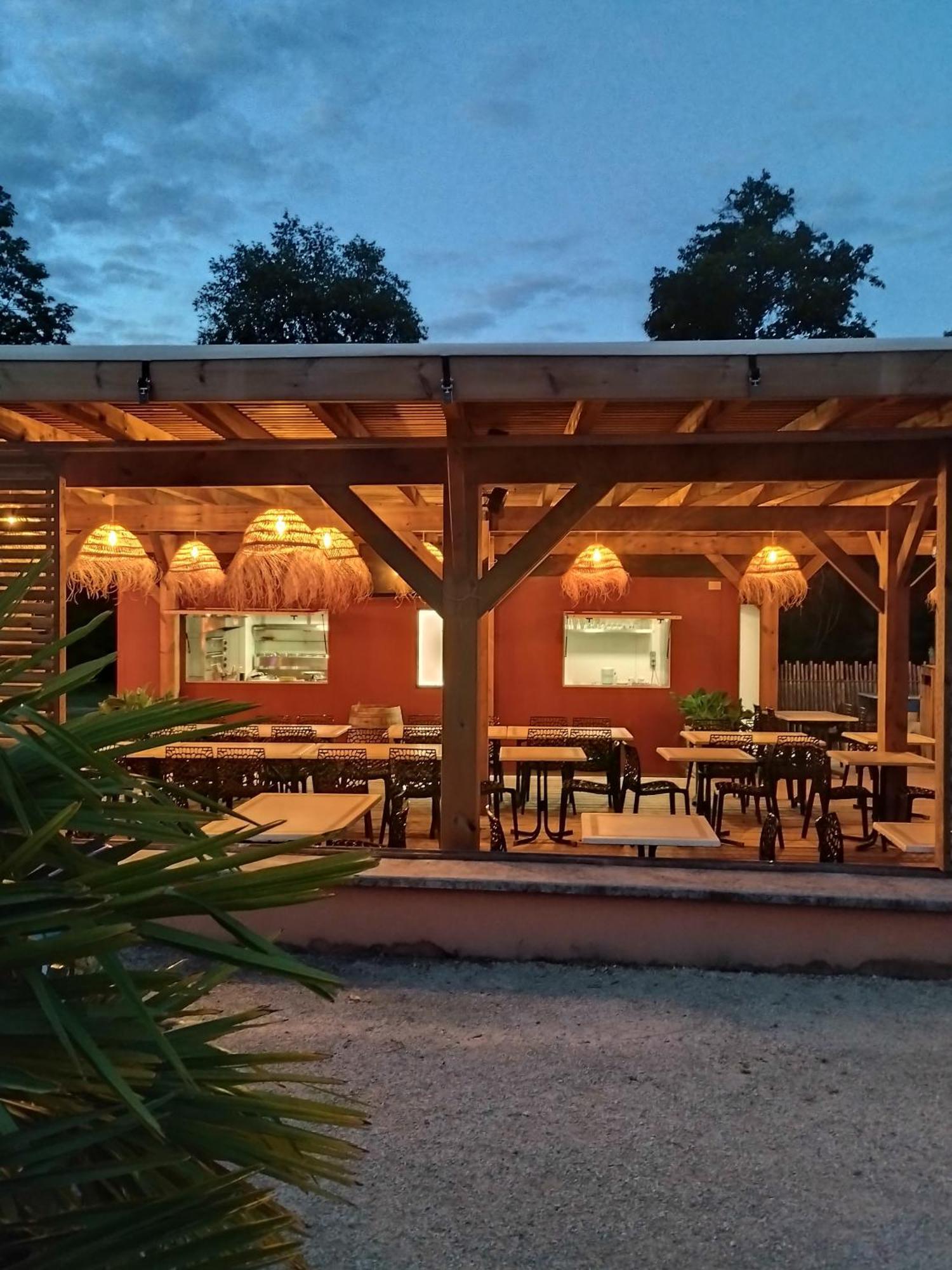 Camping Domaine De Senaud Albon Exterior photo